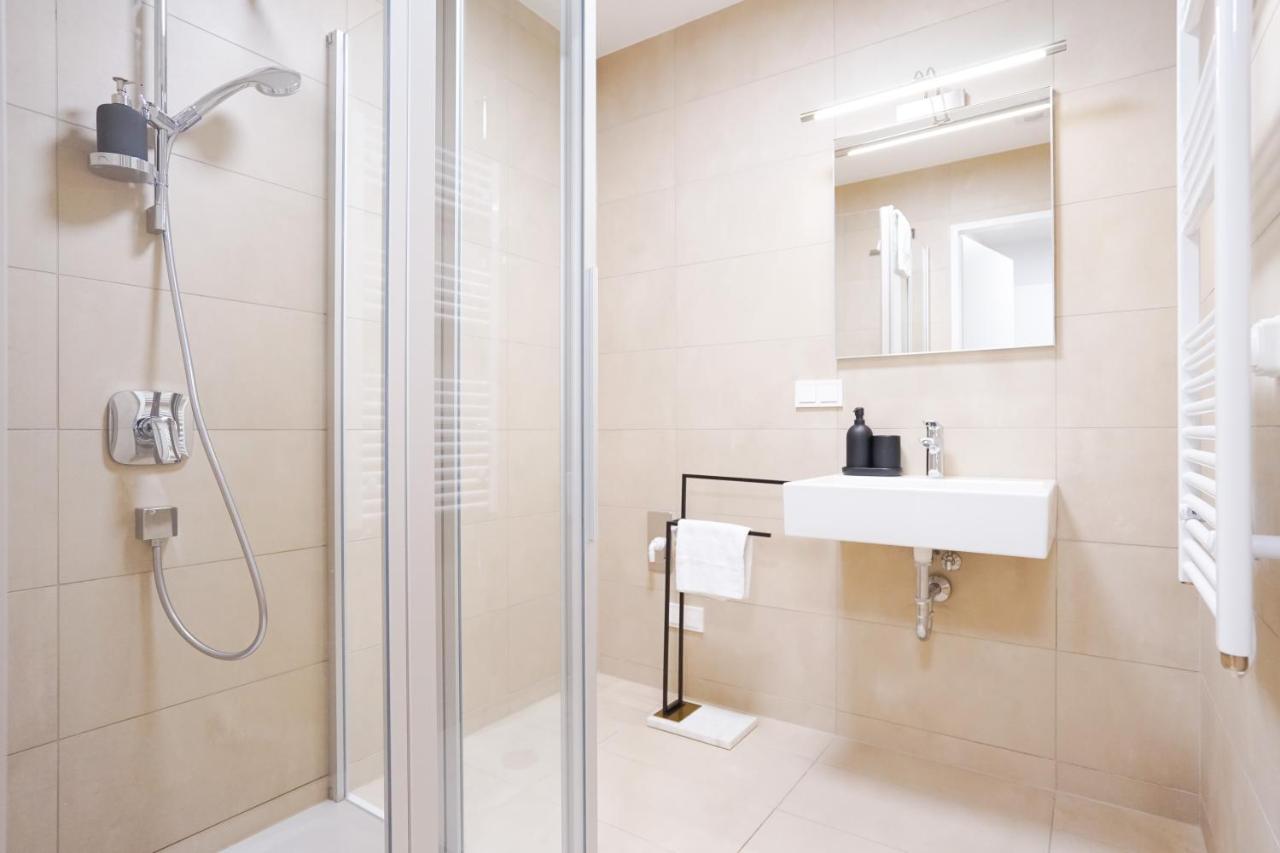 Exclusive 2-Bedroom Condo With Pool & Balcony Wien Exterior foto